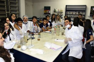 Aula de Química em Laboratório (1º Ano)