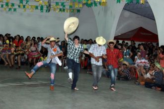 Quadrilha Junina do Alternativo "A cana é dura"