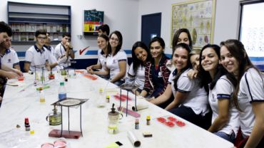 Aula de Química em Laboratório (3º Ano)