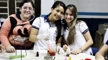 Aula de Química em Laboratório (3º Ano)