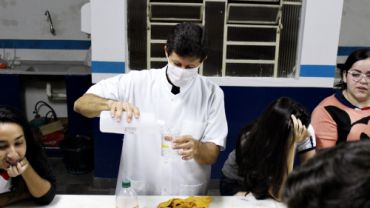 Aula de Química em Laboratório (3º Ano)