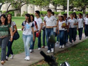 ALUNOS DO ALTER EM VISITA A UFS